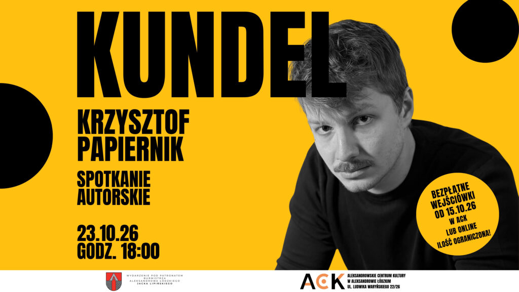 Żółty, poziomy plakat informacyjny z czarnymi elementami graficznymi. W lewej górnej części znajduje się duży czarny napis: „KUNDEL”, a pod nim kolejne linie tekstu: „Krzysztof Papiernik”, „Spotkanie autorskie” oraz „23.10.26 godz. 18:00”. Po prawej stronie widnieje czarno-białe zdjęcie autora z wąsami w ciemnym swetrze. W dolnej części na białym tle umieszczono logo i dane organizatora: Aleksandrowskie Centrum Kultury w Aleksandrowie Łódzkim oraz informację o patronacie burmistrza. W prawym dolnym rogu na żółtym kole widnieje czarny napis: „Bezpłatne wejściówki od 15.10.26 w ACK lub online. Ilość ograniczona!”.